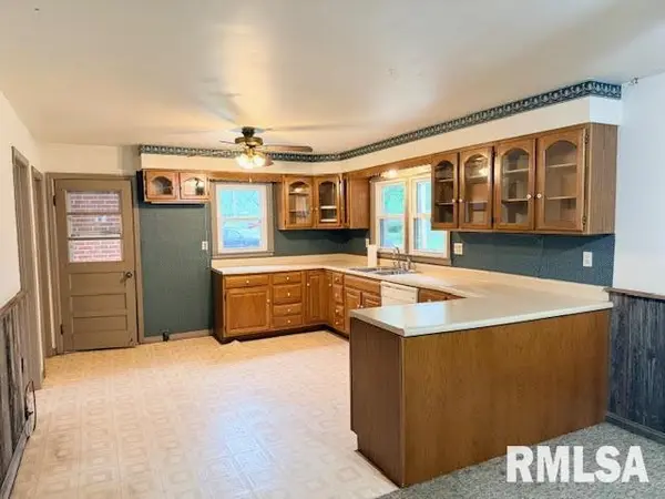 375 S ELM ST, Hull, IL 62343