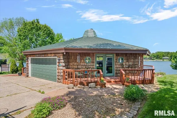 825 POPLAR DR, Petersburg, IL 62675