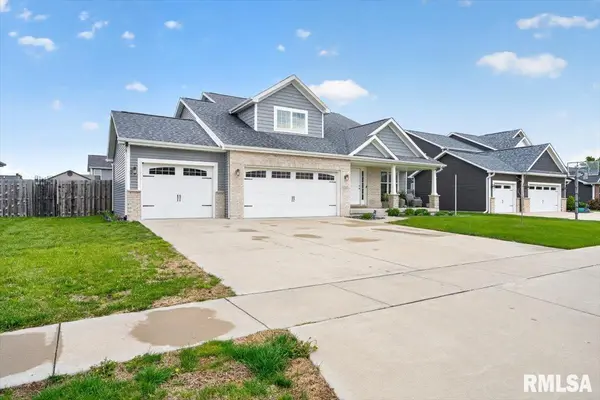 815 Garvey LN, Chatham, IL 62629