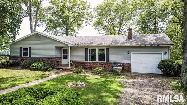 9502 Anglen RD,  Farina,  IL 62838