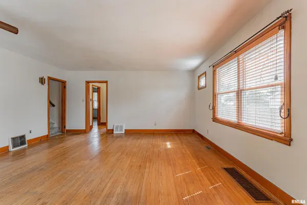 414 LOGAN ST, Emden, IL 62635