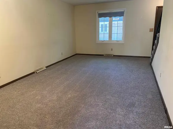 900 S Durkin DR #12, Springfield, IL 62704