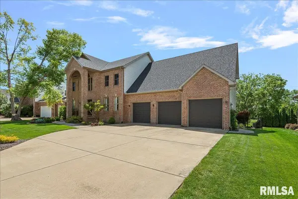 1104 Jemi LN, Chatham, IL 62629