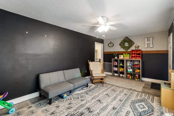 302 S EAST ST, Abingdon, IL 61410