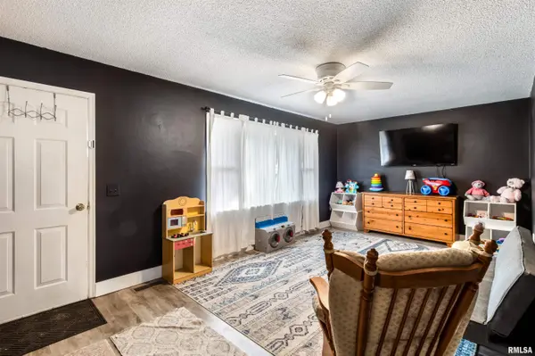 302 S EAST ST, Abingdon, IL 61410
