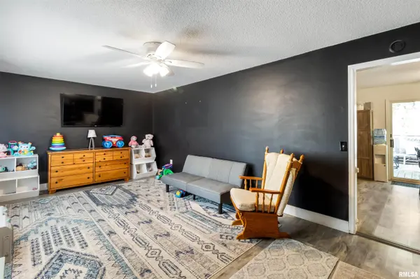 302 S EAST ST, Abingdon, IL 61410