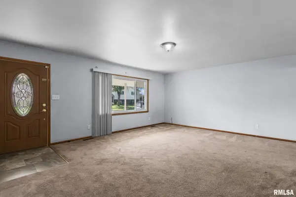 16 DELMAR DR, Springfield, IL 62703-0000