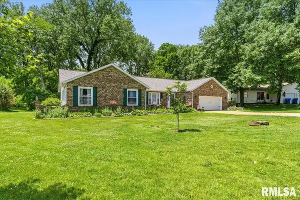 23751 HOMESTEAD LN, Athens, IL 62613