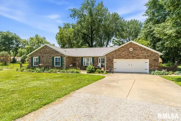 23751 HOMESTEAD LN, Athens, IL 62613