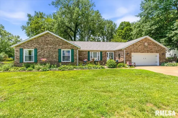 23751 HOMESTEAD LN, Athens, IL 62613