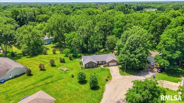 23751 HOMESTEAD LN, Athens, IL 62613