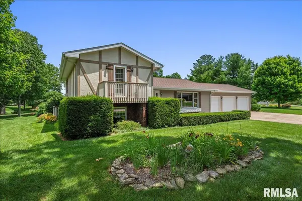 18 Oak Wind RD, Cantrall, IL 62625