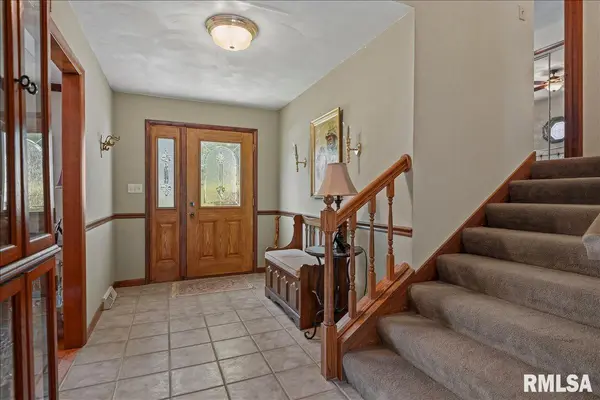18 Oak Wind RD, Cantrall, IL 62625