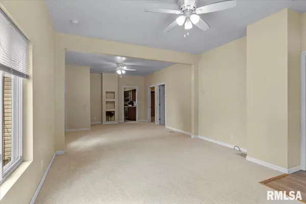 301 E MAIN ST, Pleasant Plains, IL 62677