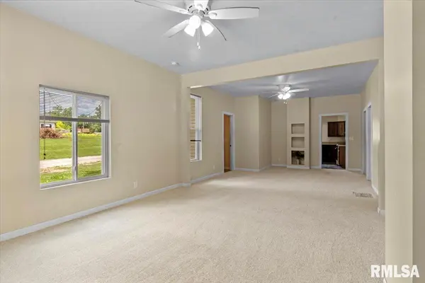 301 E MAIN ST, Pleasant Plains, IL 62677