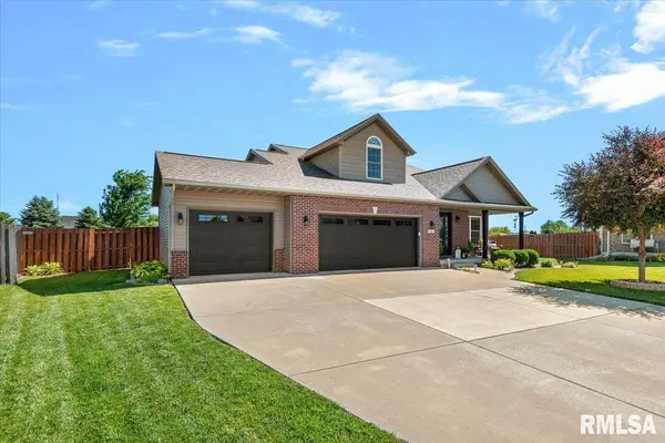 911 CYPRESS DR, Chatham, IL 62629