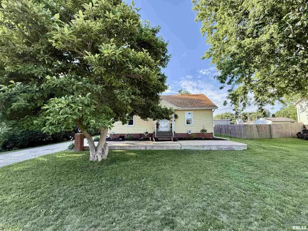 303 W SOUTH ST, Abingdon, IL 61410