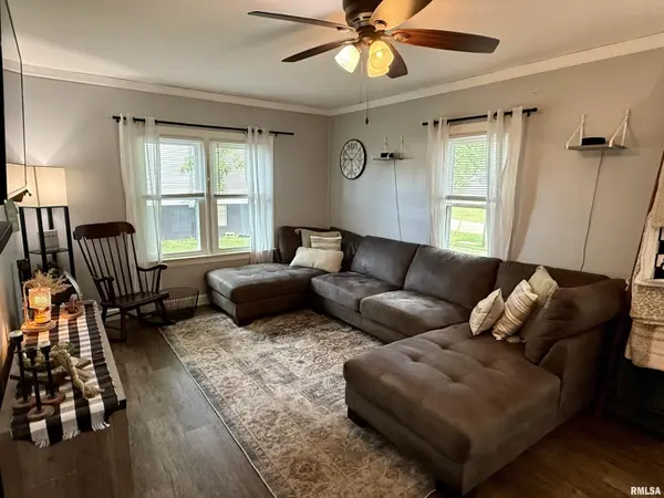 303 W SOUTH ST, Abingdon, IL 61410