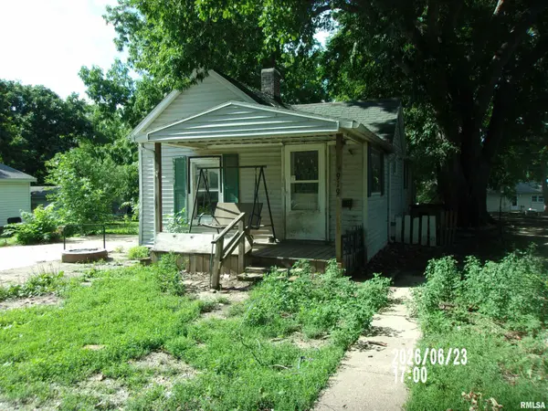 919 W NORTH ST, Clinton, IL 61727-6