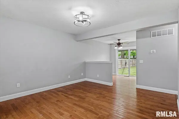 639 DEERFIELD RD, Chatham, IL 62629