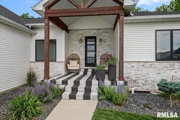 1923 Parthenon CT, Chatham, IL 62629