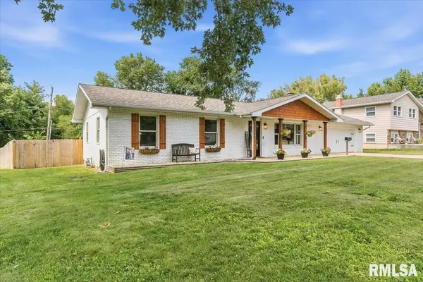108 COTTONWOOD DR, Chatham, IL 62629