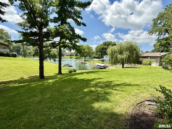 146 Balsam Knob ST, Petersburg, IL 62675