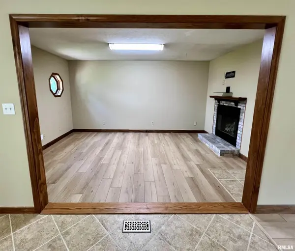 58 CHURCHILL DR, Chatham, IL 62629
