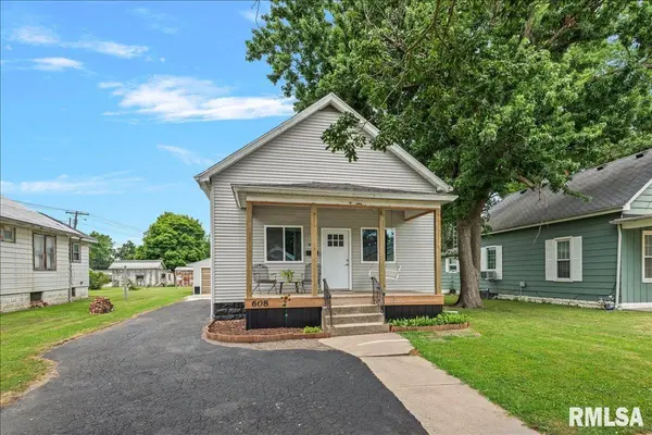 608 W MAPLE ST, Auburn, IL 62615