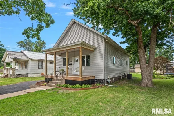 608 W MAPLE ST, Auburn, IL 62615