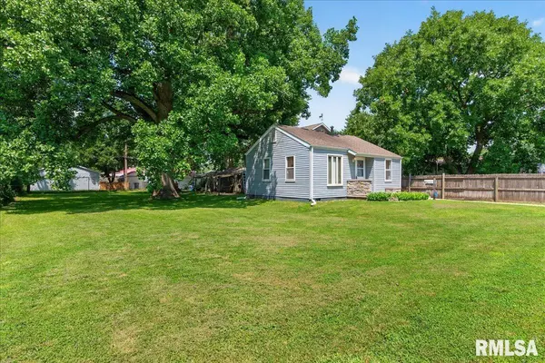 2827 S WALNUT ST, Springfield, IL 62704