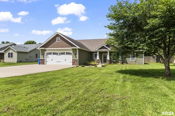 203 Barn Hollow DR, Athens, IL 62613