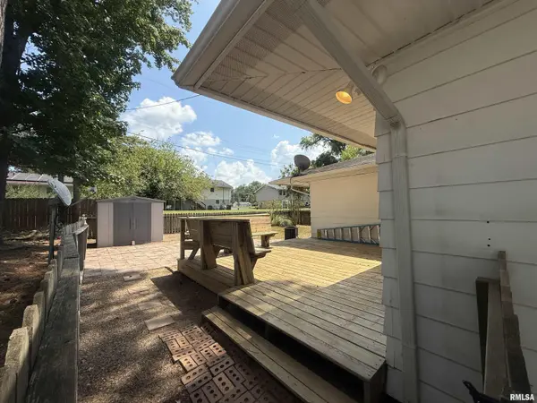 1007 W WILLOW ST, Carbondale, IL 62901
