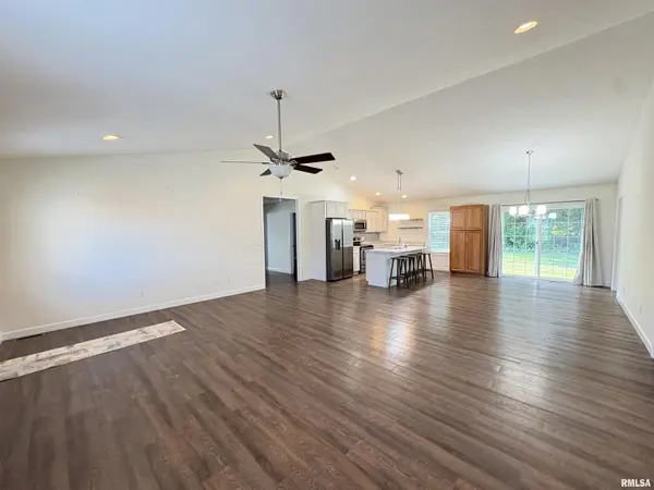 6005 CHANDLER DR, Carterville, IL 62918