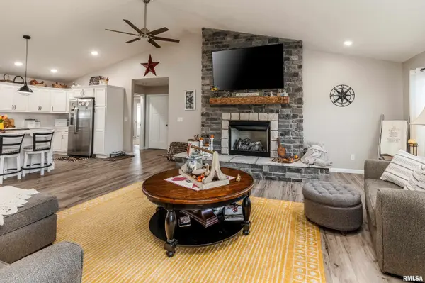 1806 Mulligan Drive Court, Marion, IL 62959