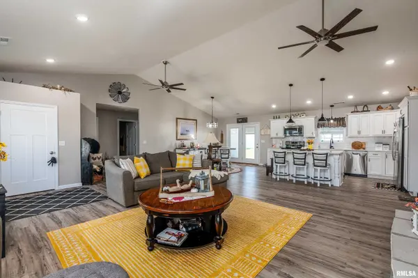 1806 Mulligan Drive Court, Marion, IL 62959