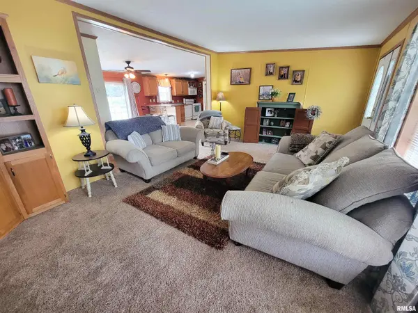 345 FLORA AVE, Flora, IL 62839