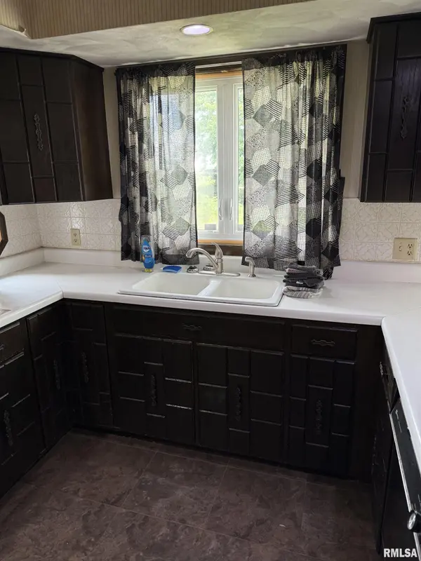 8323 E Briney RD, Ipava, IL 61441
