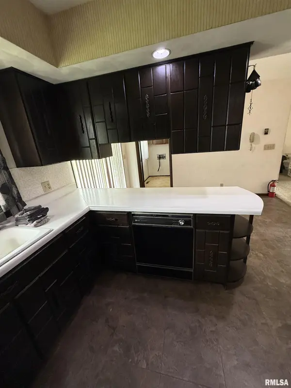 8323 E Briney RD, Ipava, IL 61441