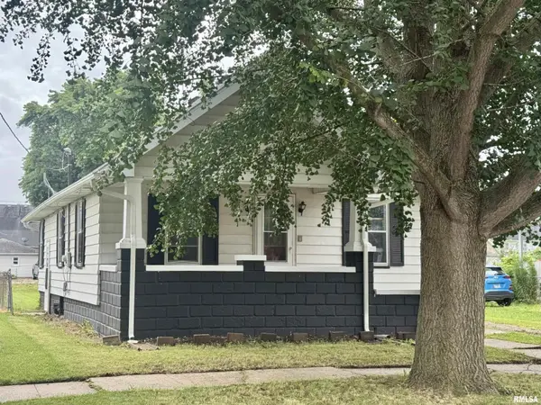 906 E LOCUST ST, Canton, IL 61520