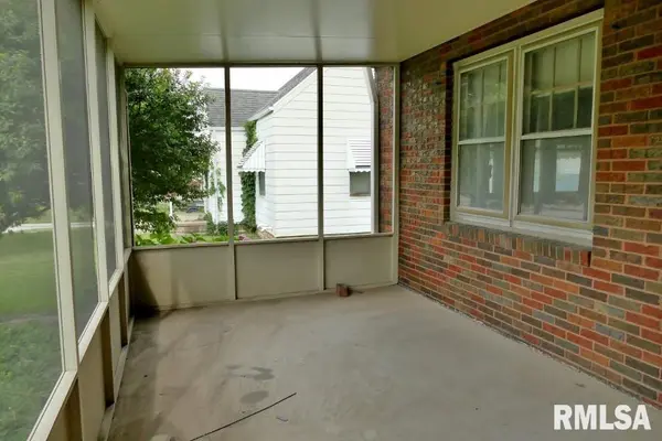 615 MEADOW AVE, East Peoria, IL 61611