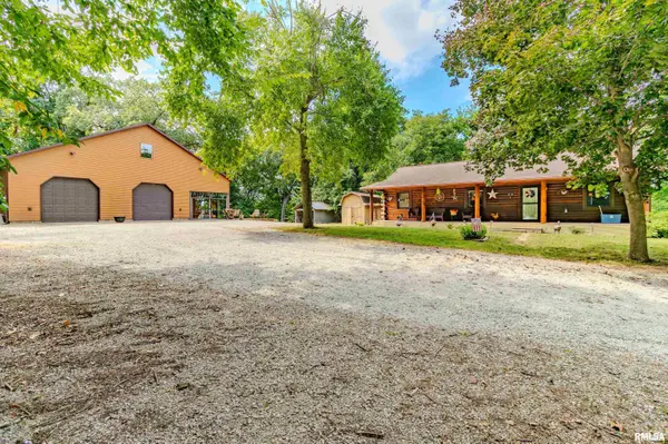 1101 County Road 950 N, Bath, IL 62617