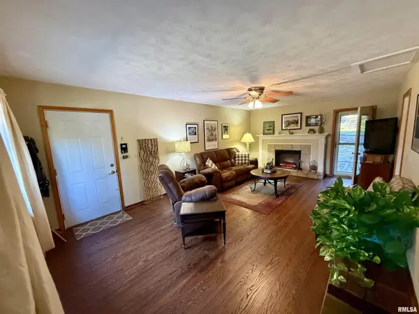 608 W BURTON AVE, Eureka, IL 61530