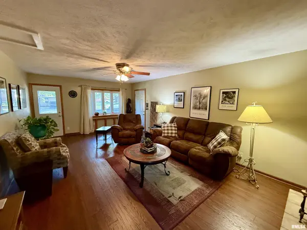 608 W BURTON AVE, Eureka, IL 61530