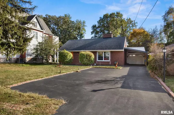 336 W CHESTNUT ST, Canton, IL 61520