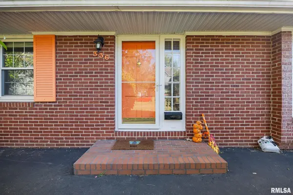 336 W CHESTNUT ST, Canton, IL 61520