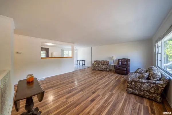 320 LAWNDALE AVE, Creve Coeur, IL 61610
