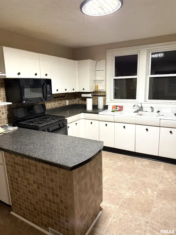 307 E SOUTH ST, Astoria, IL 61501