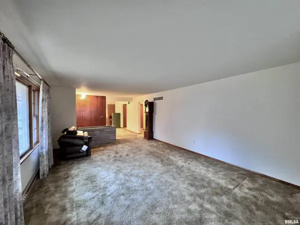 497 WALNUT ST, Bushnell, IL 61422