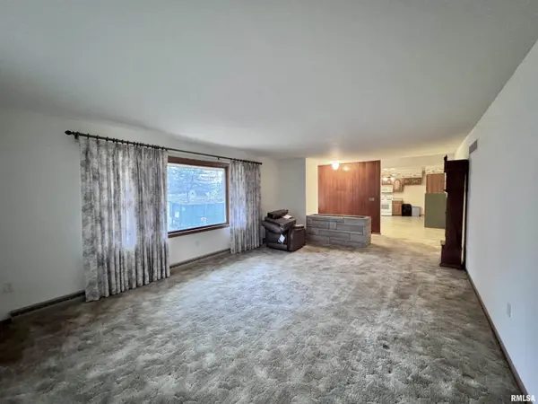 497 WALNUT ST, Bushnell, IL 61422